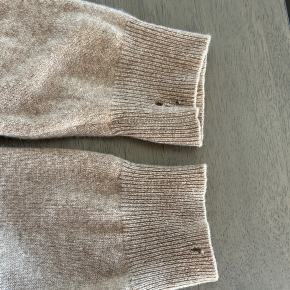 Saks Fifth Avenue 100% Cashmere Sweater – XL – Mint Condition - Picture 8 of 9